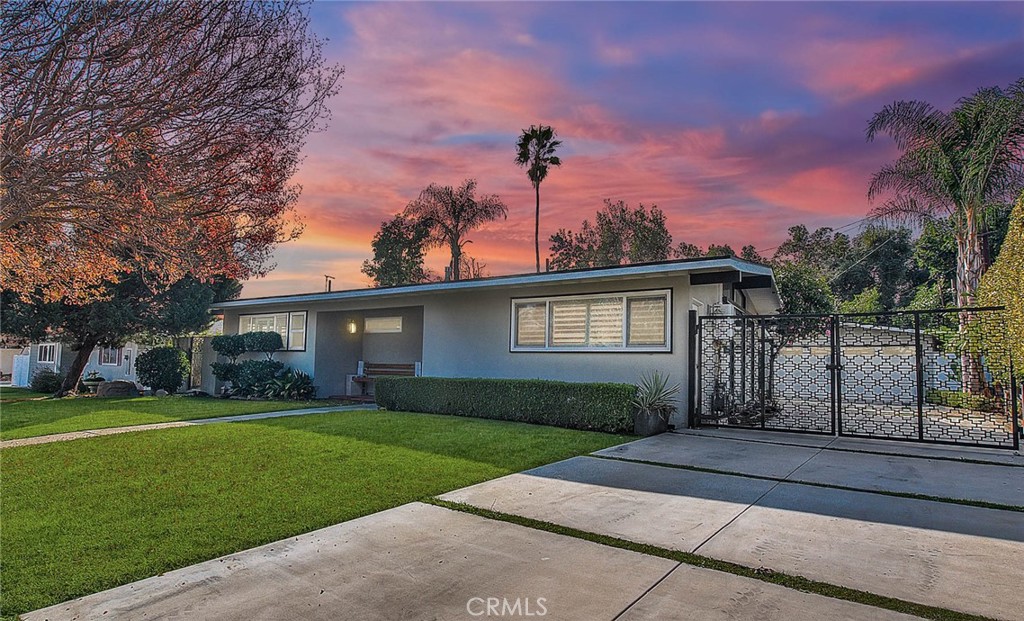 243 Greentree Road