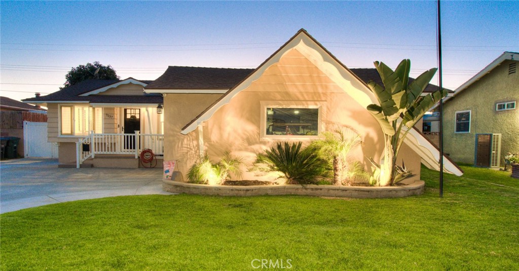 7537 El Campo Circle