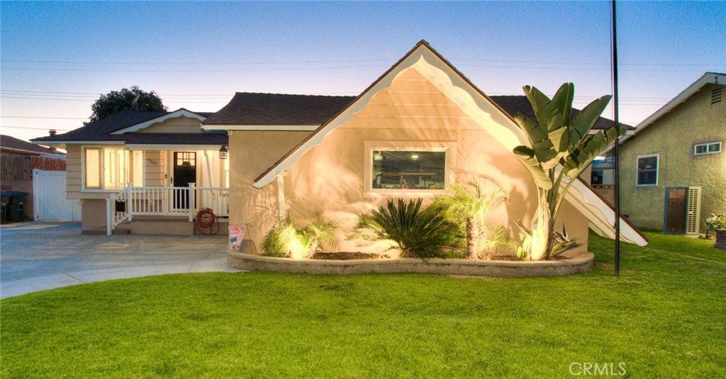 7537 El Campo Circle