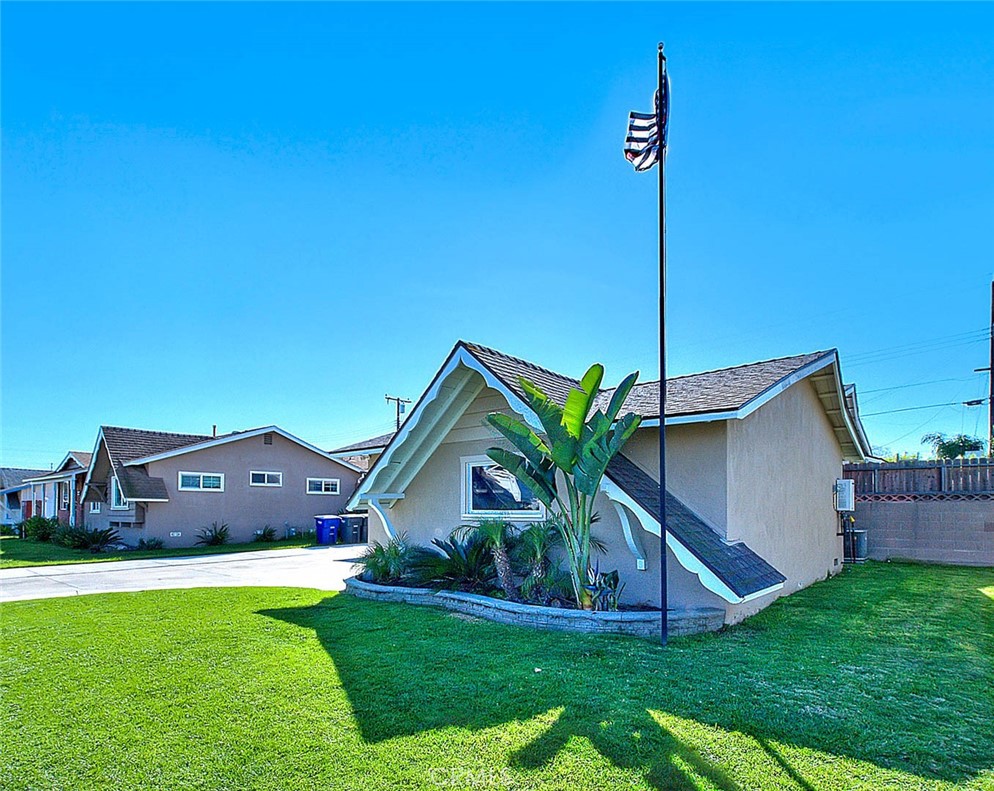 7537 El Campo Circle