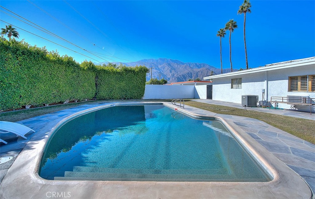 1261 Linda Vista Road