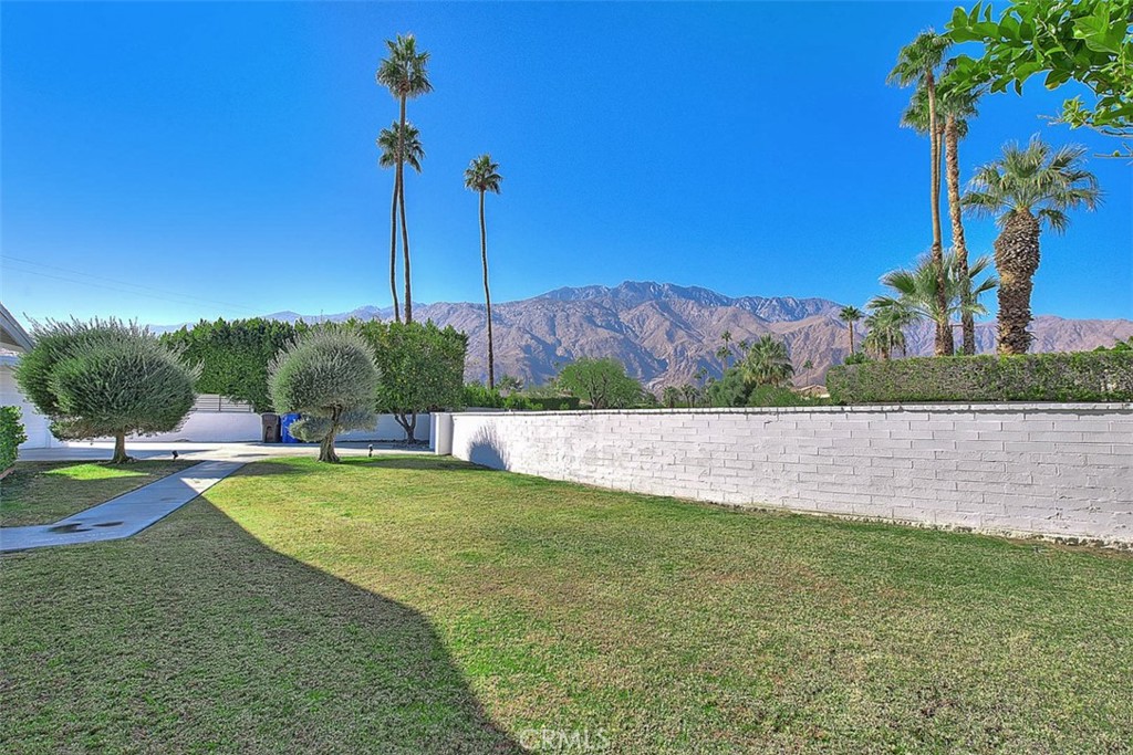 1261 Linda Vista