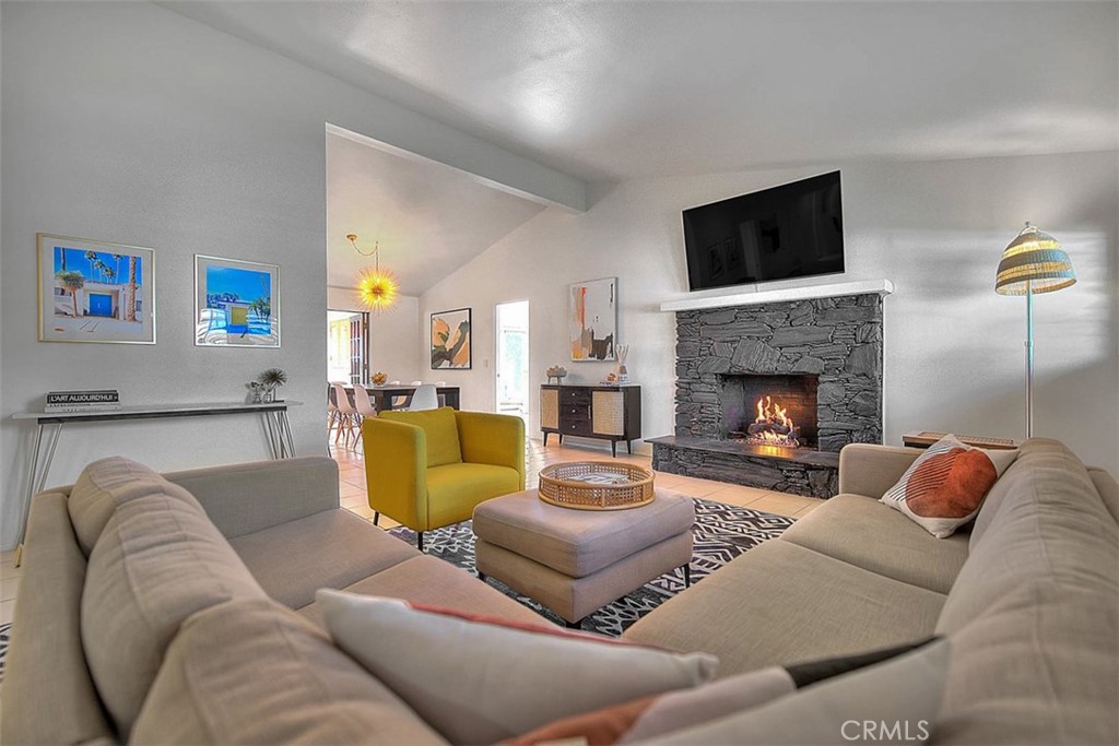 1261 Linda Vista