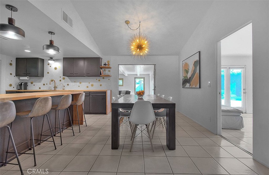1261 Linda Vista
