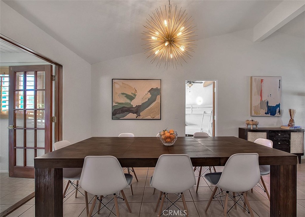1261 Linda Vista