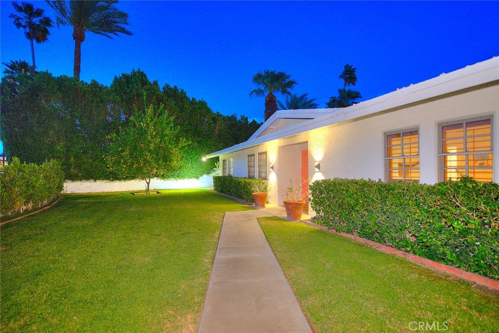 1261 Linda Vista
