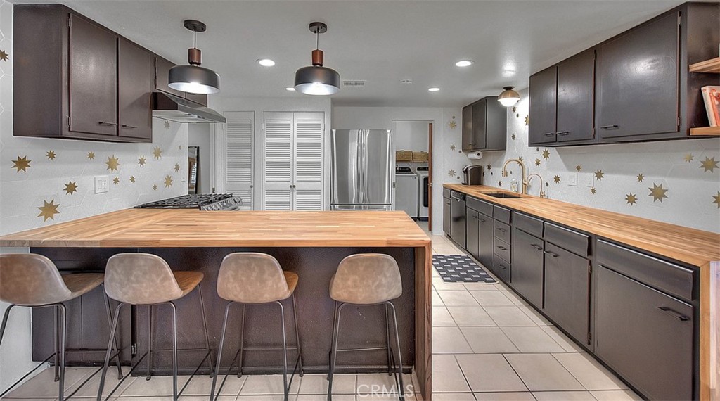 1261 Linda Vista