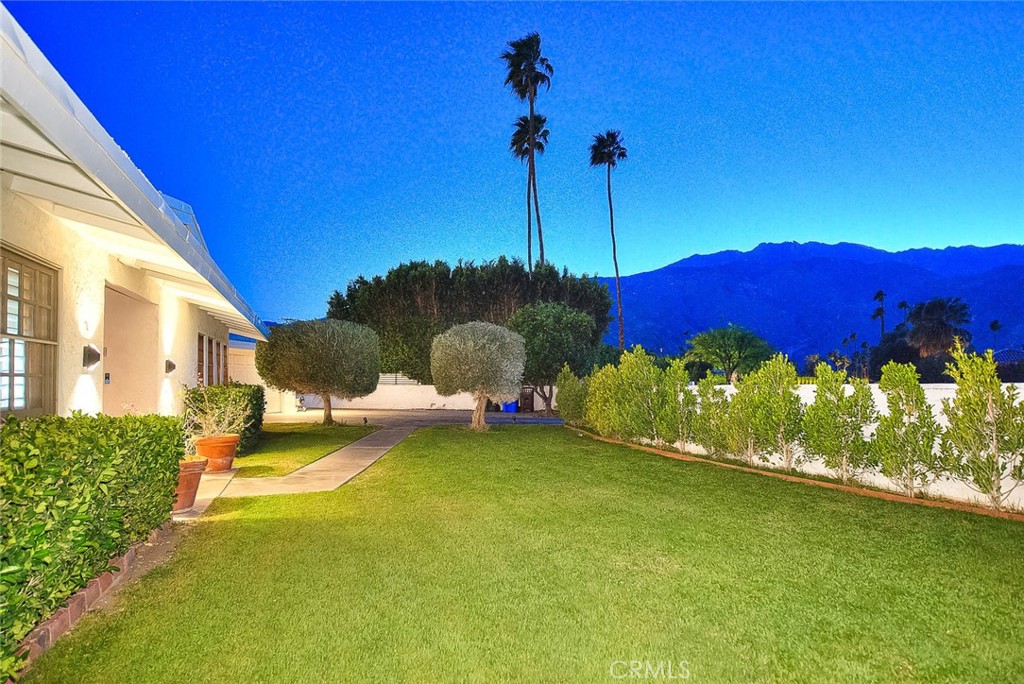 1261 Linda Vista