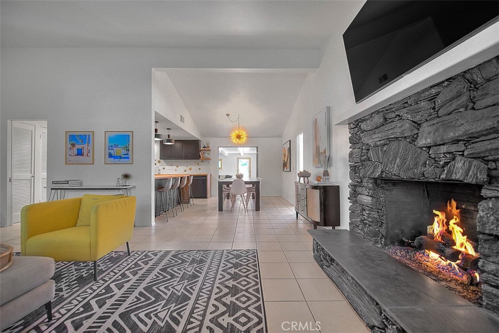 1261 Linda Vista