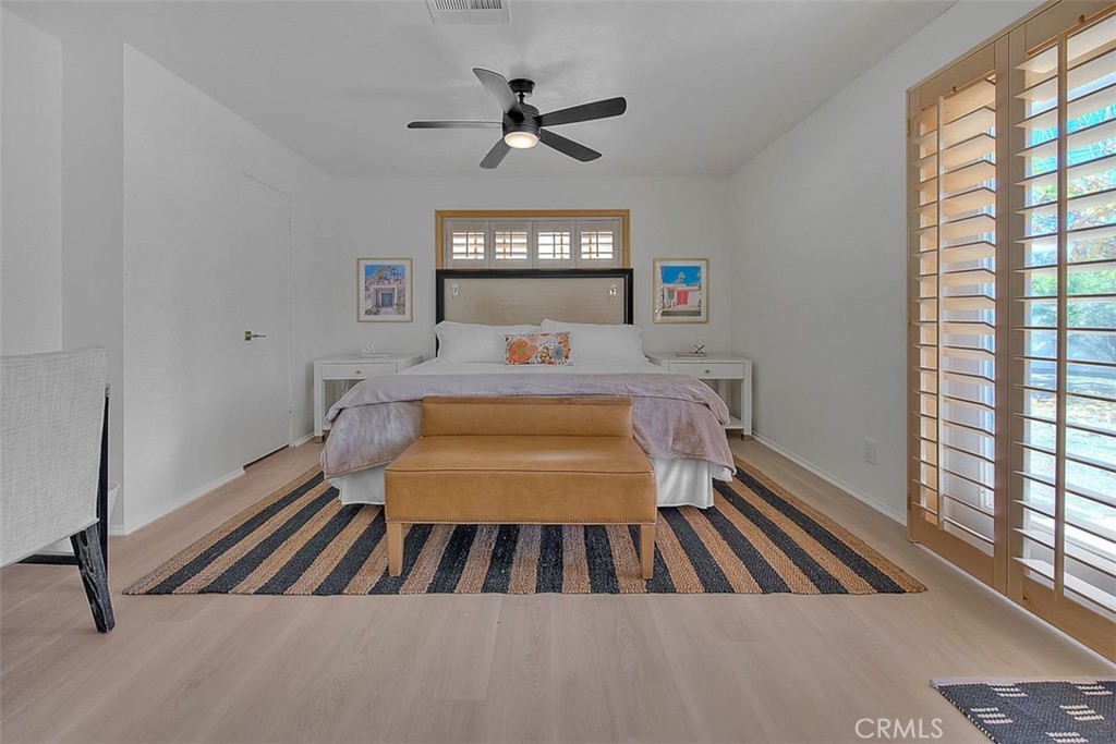 1261 Linda Vista