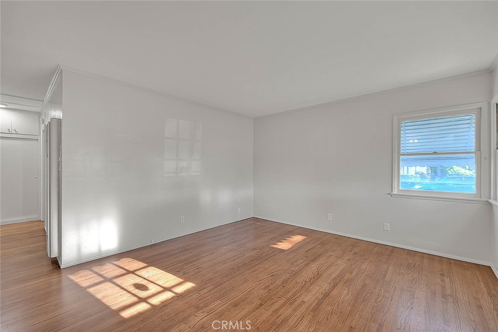 5804 Primrose