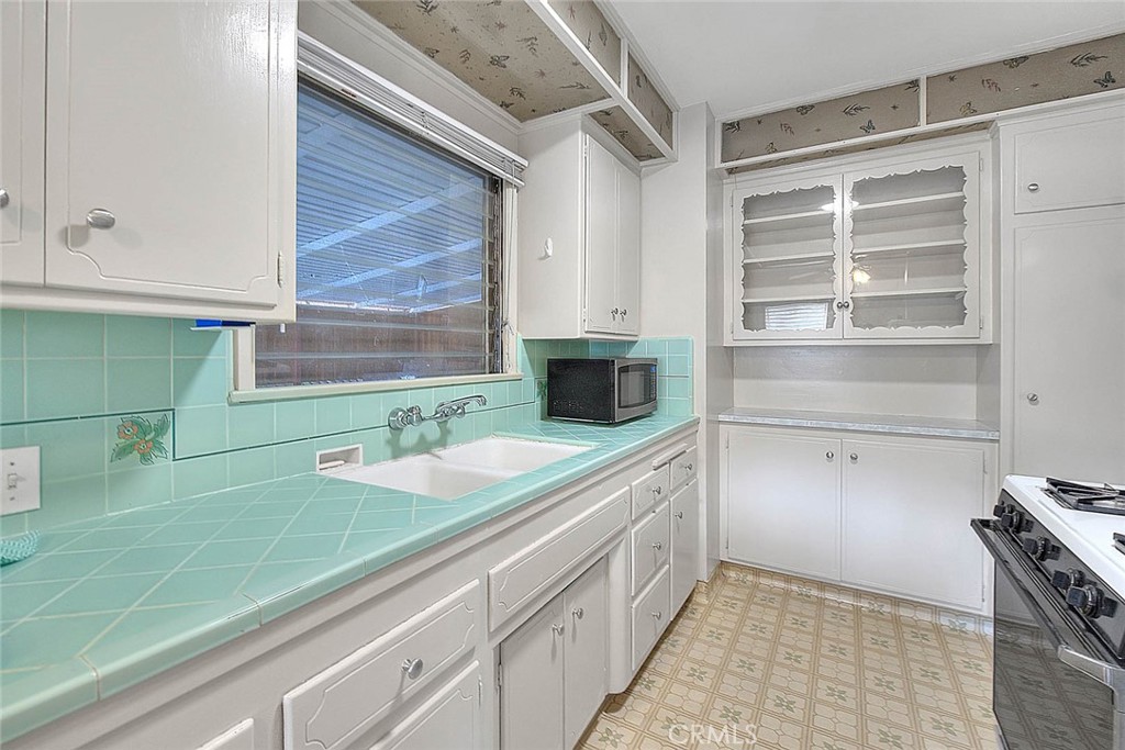 5804 Primrose