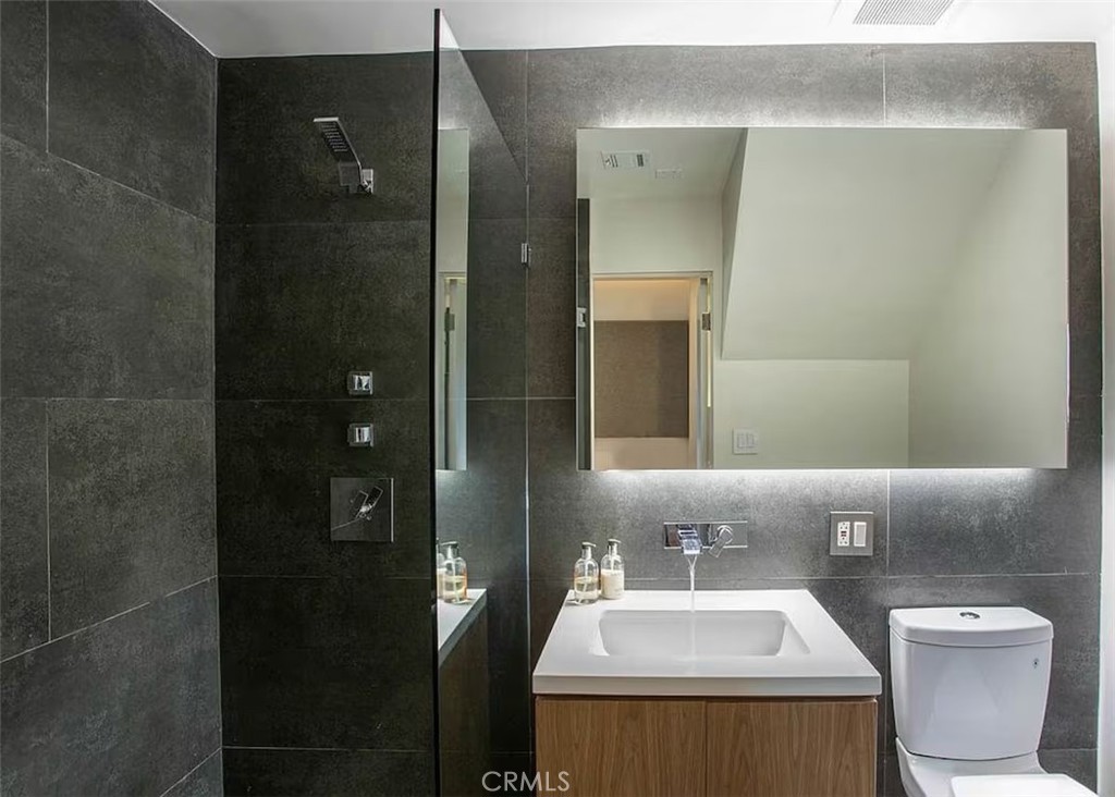 2115 Groveland