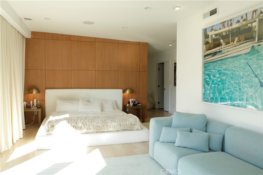2115 Groveland