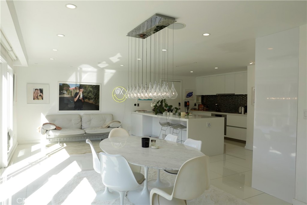 2115 Groveland