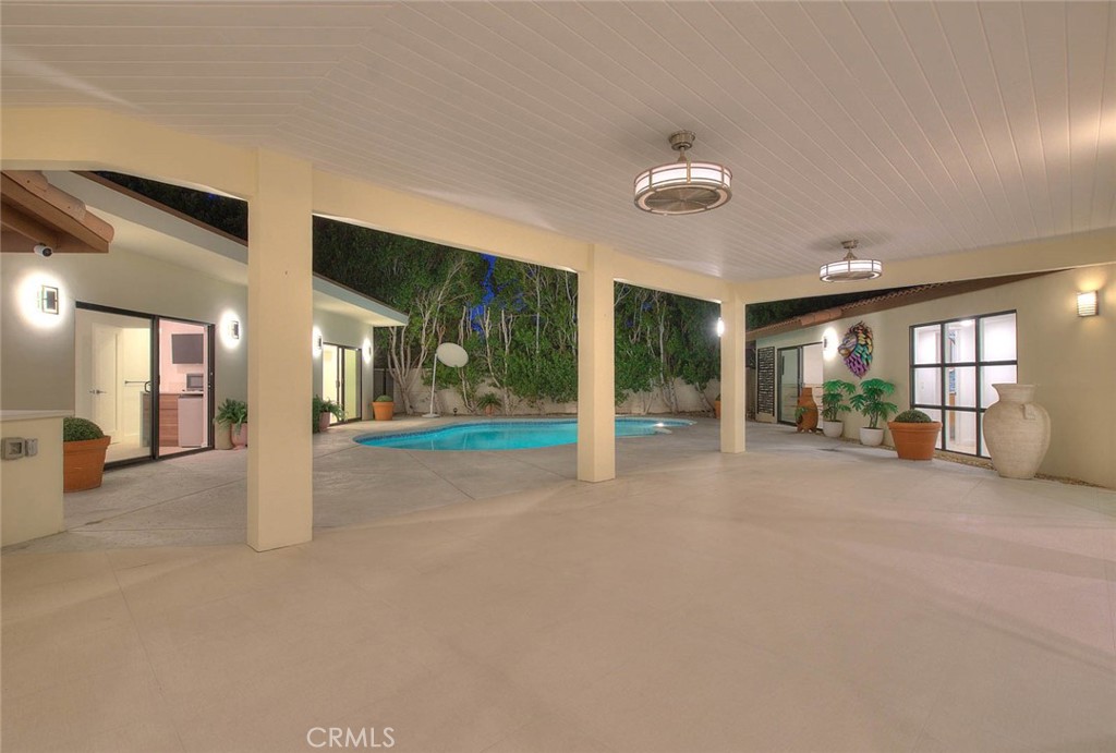 1281 Linda Vista