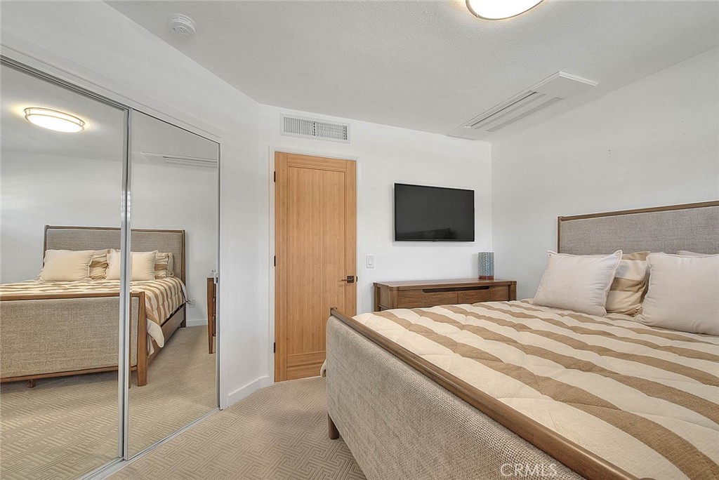 1281 Linda Vista