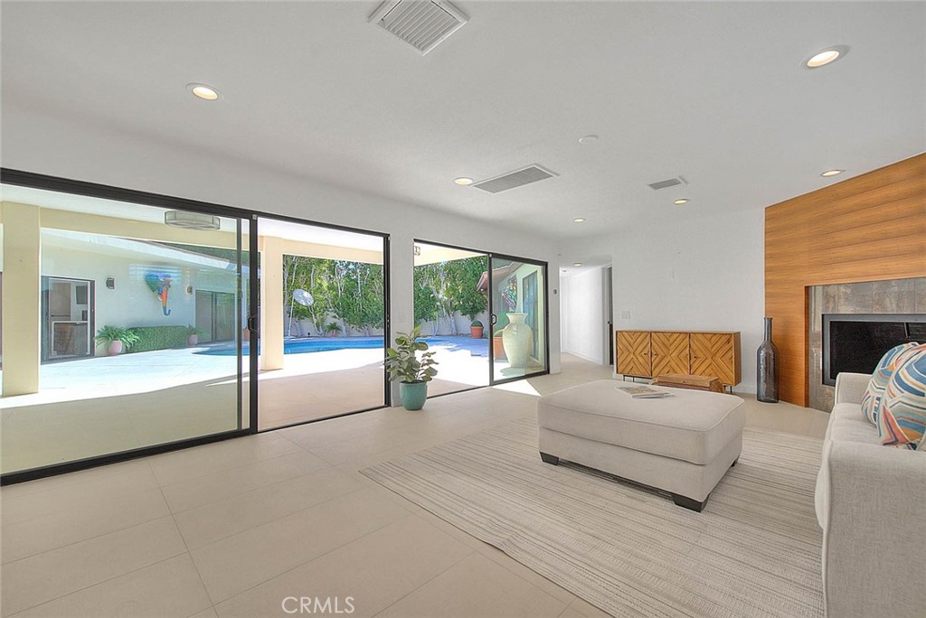 1281 Linda Vista