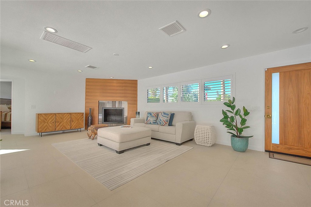 1281 Linda Vista