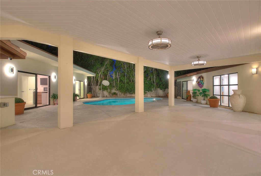 1281 Linda Vista