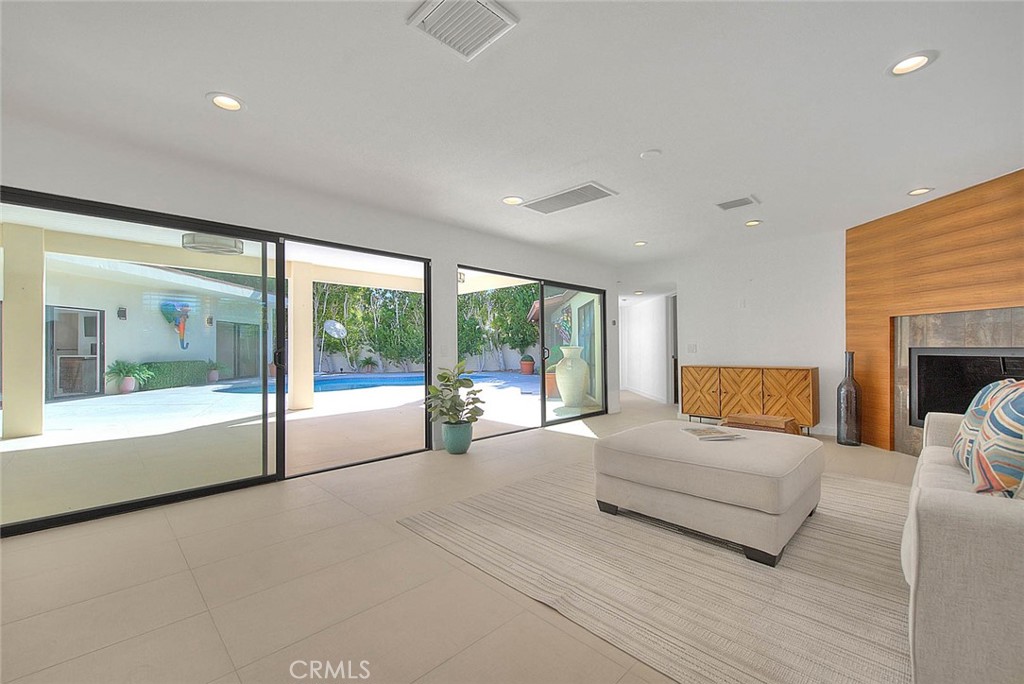 1281 Linda Vista