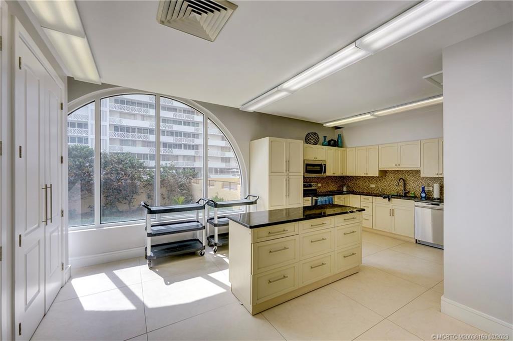 1180 S Ocean Blvd 8B