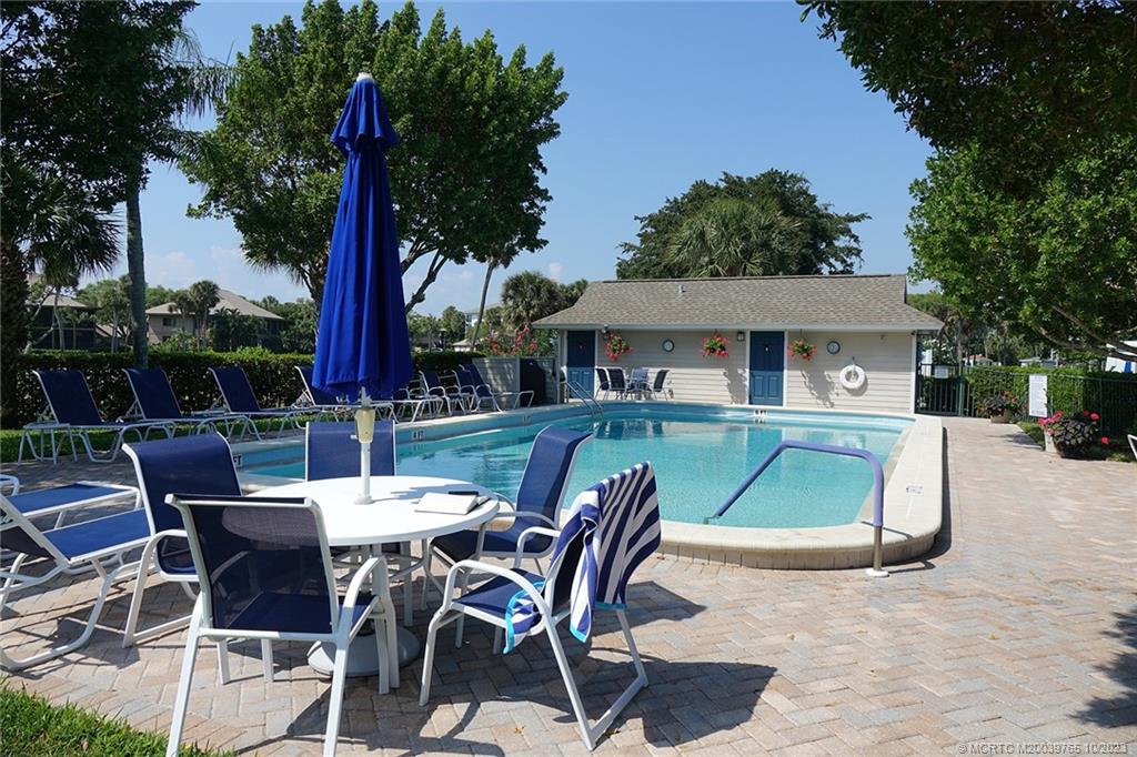 311 NE Golfview Circle