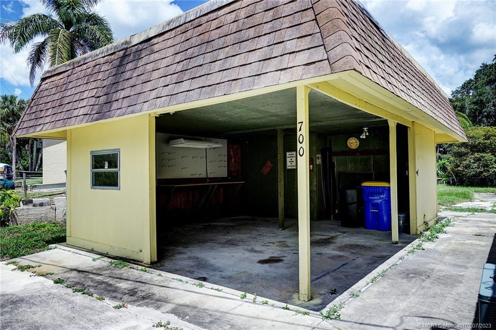 700 SW Tanglewood Trail