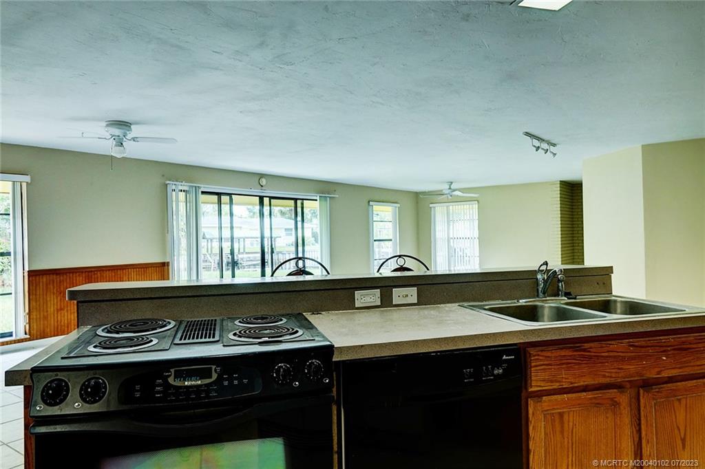 700 SW Tanglewood Trail