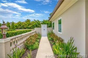 4865 SE Manatee Cove Road