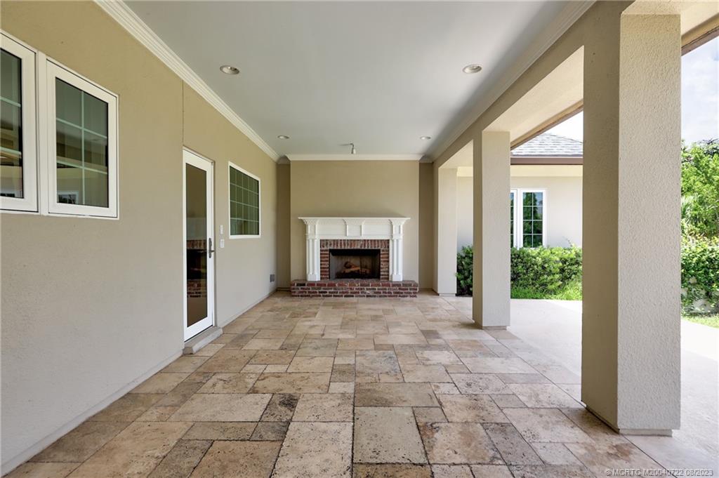 4865 SE Manatee Cove Road