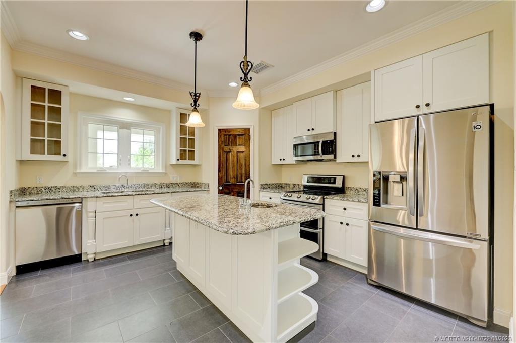 4865 SE Manatee Cove Road