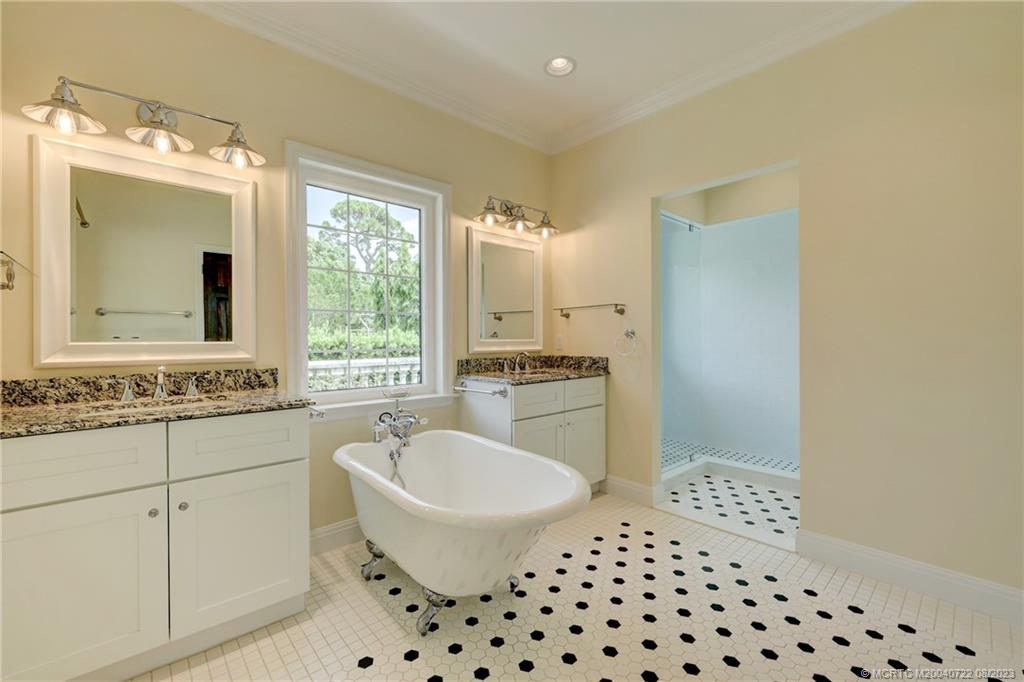 4865 SE Manatee Cove Road