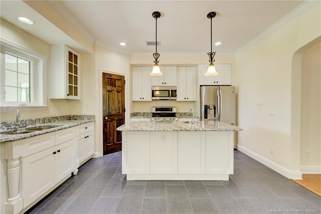 4865 SE Manatee Cove Road