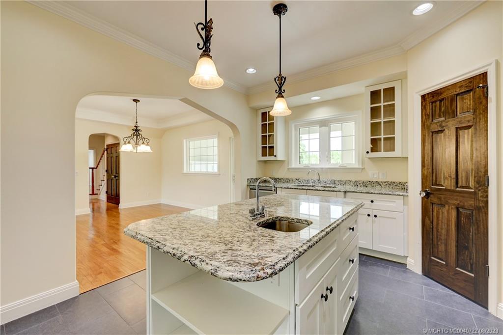 4865 SE Manatee Cove Road