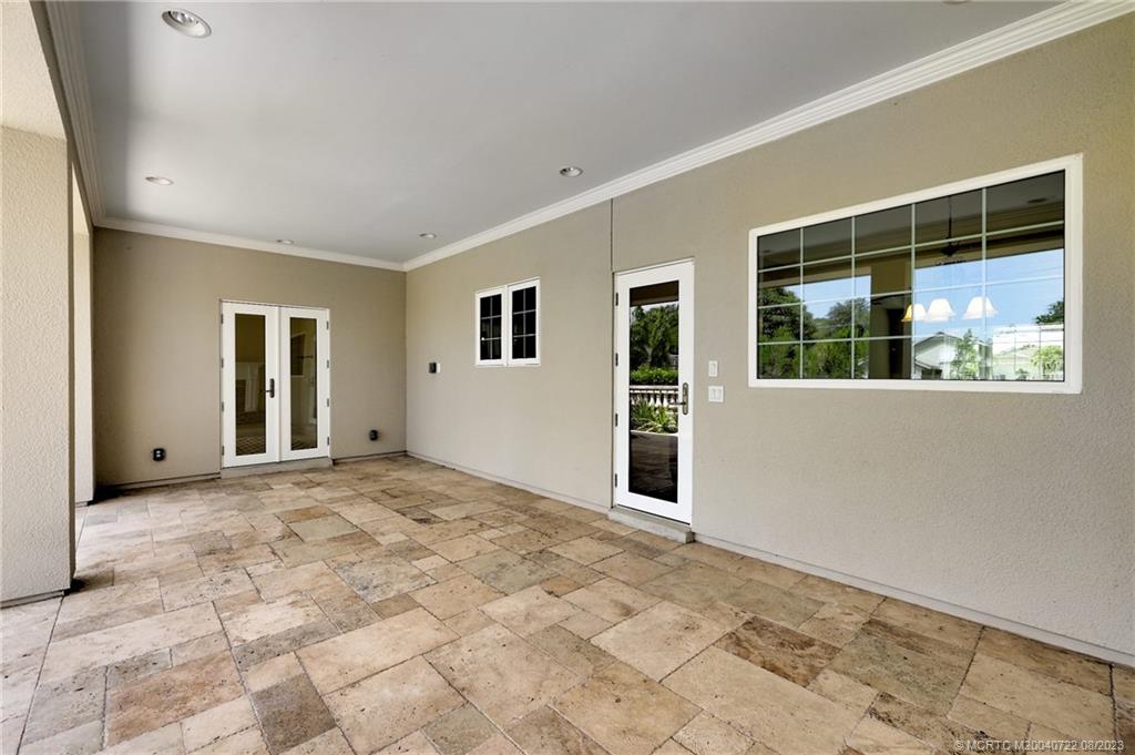 4865 SE Manatee Cove Road