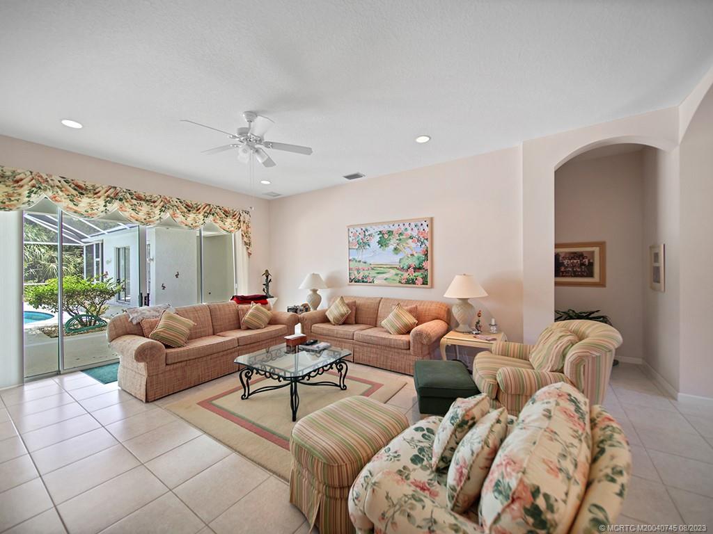 2855 NE Sewalls Landing Way