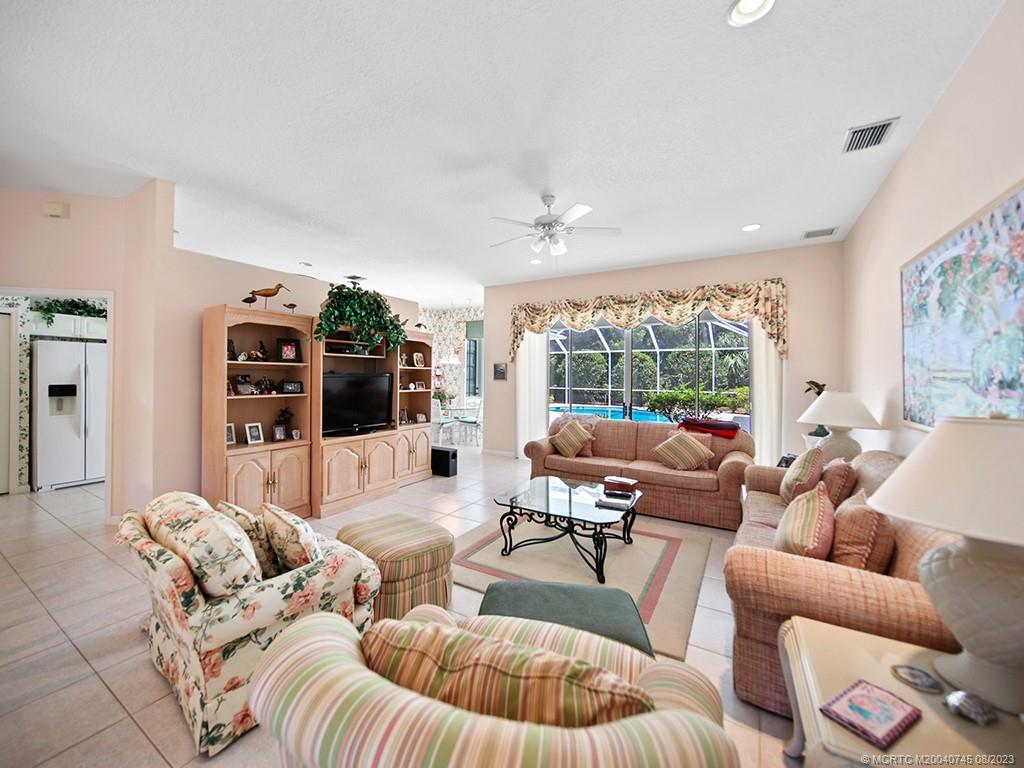 2855 NE Sewalls Landing Way