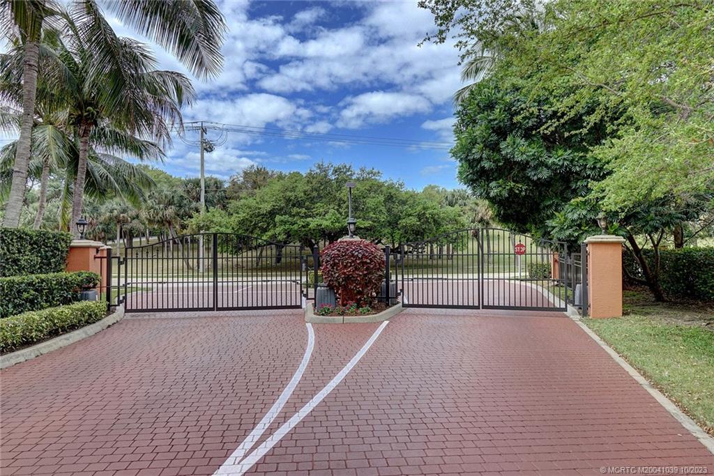 1532 NE Outrigger Landings Drive