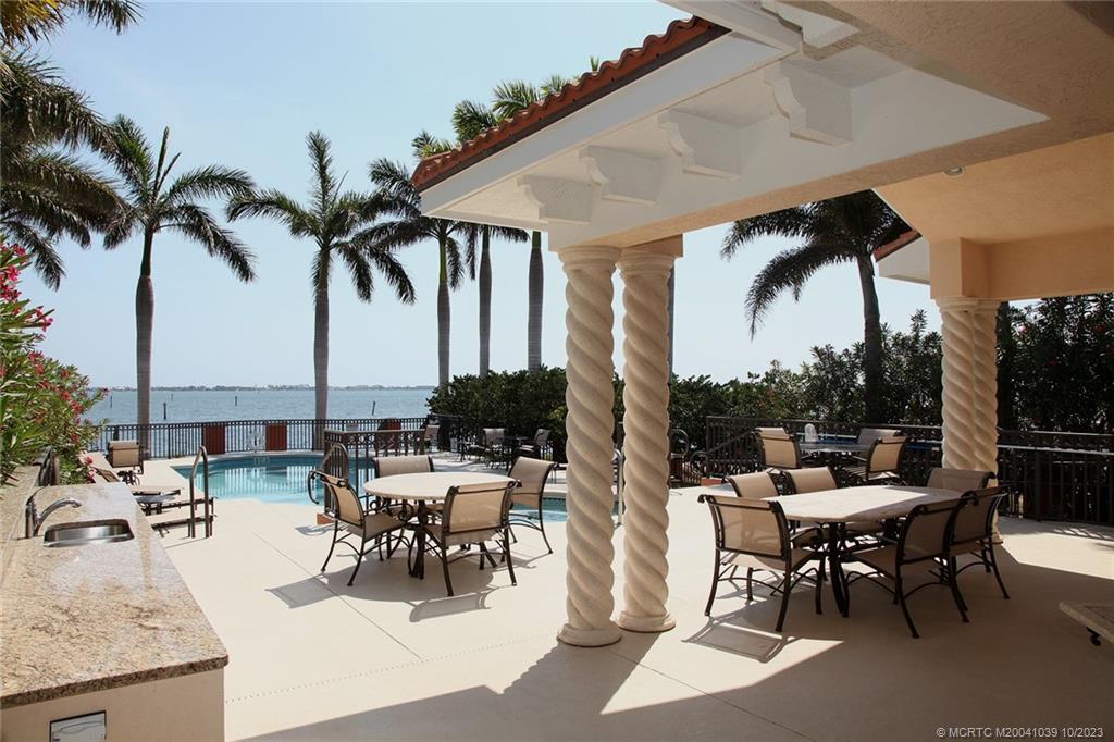 1532 NE Outrigger Landings Drive