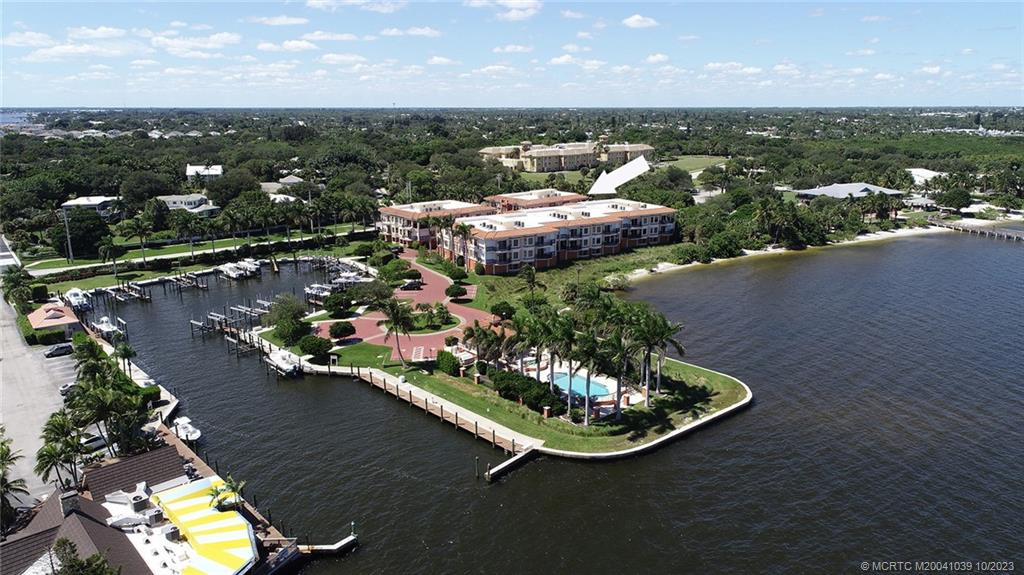 1532 NE Outrigger Landings Drive