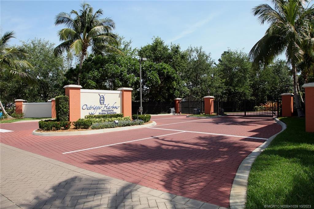 1532 NE Outrigger Landings Drive