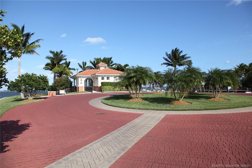 1532 NE Outrigger Landings Drive