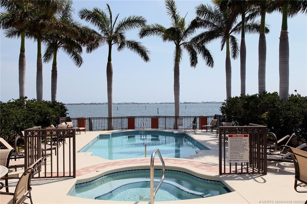 1532 NE Outrigger Landings Drive