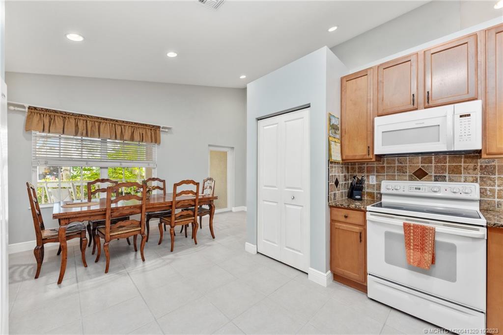2306 SW Estella Terrace