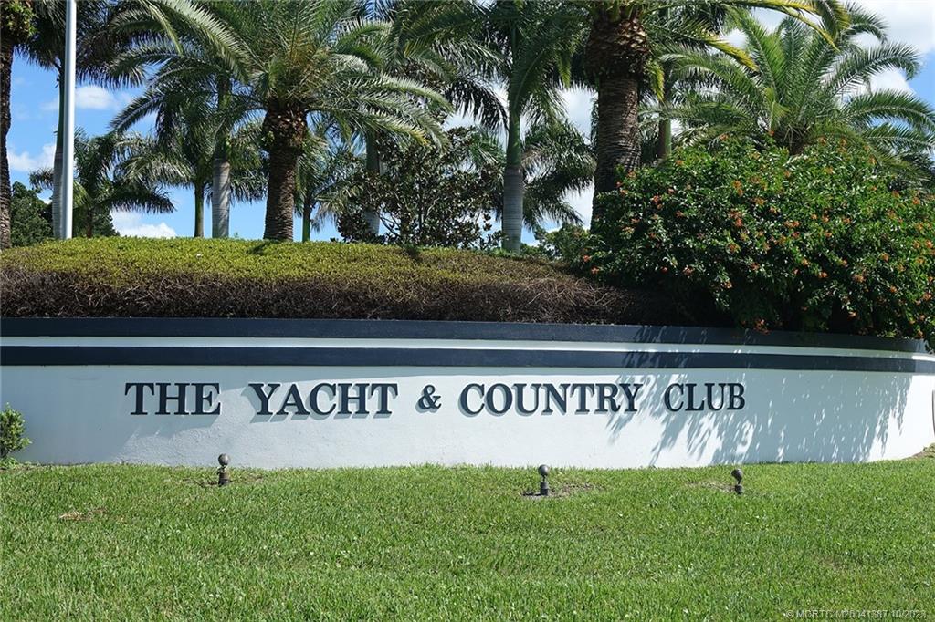 3471 SE Clubhouse Place