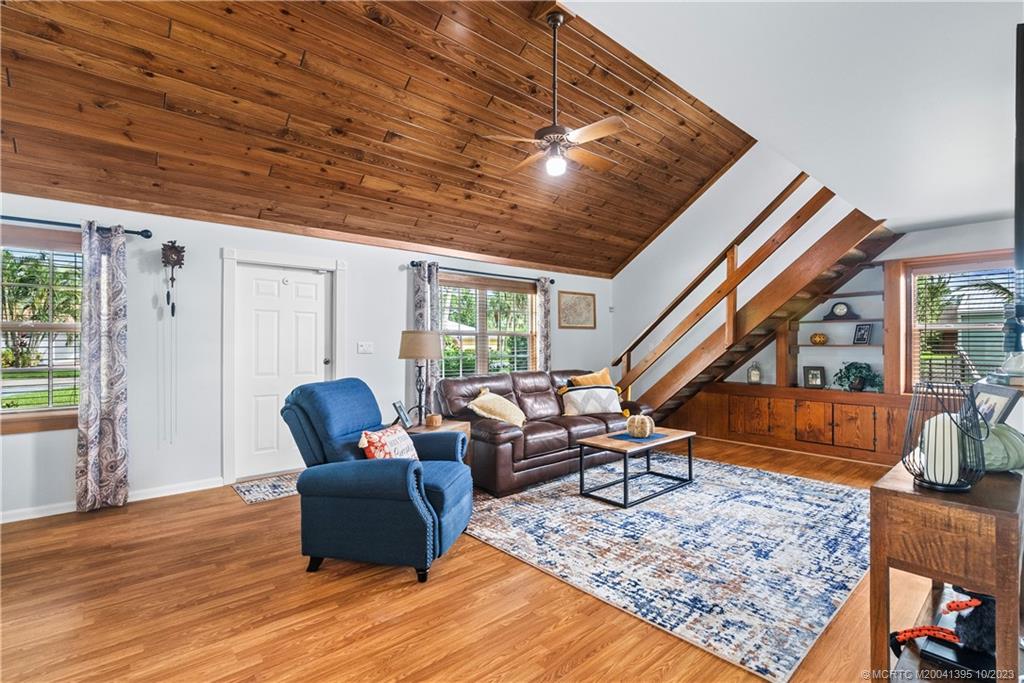 1082 SW Pine Tree Lane