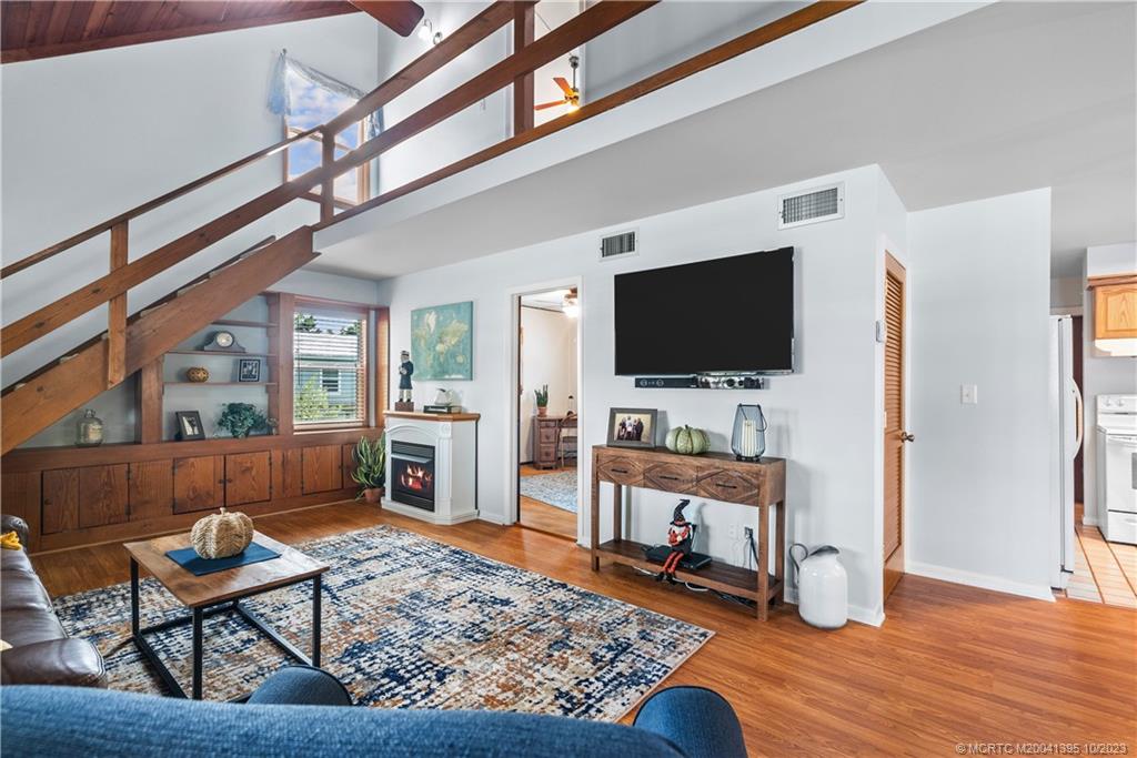 1082 SW Pine Tree Lane
