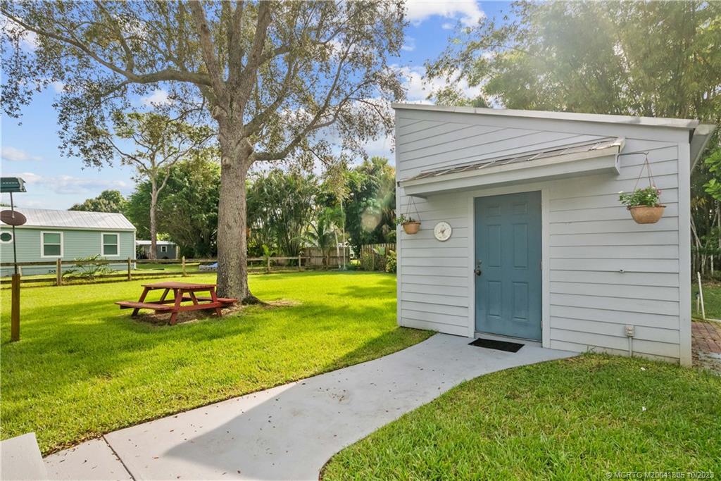 1082 SW Pine Tree Lane