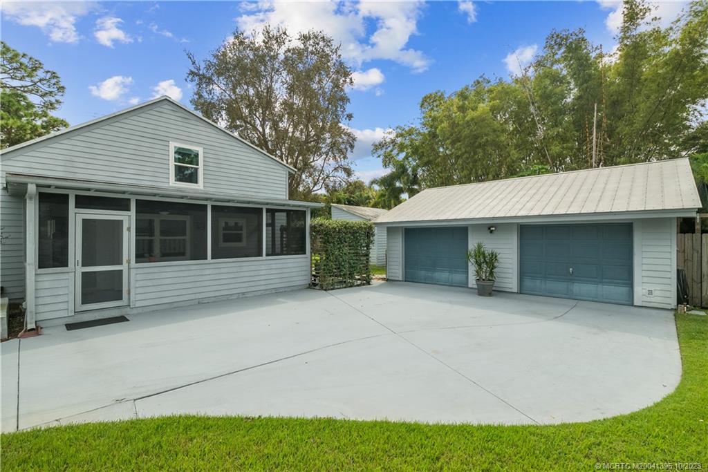 1082 SW Pine Tree Lane